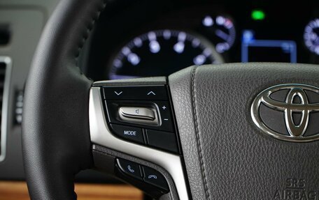 Toyota Land Cruiser Prado 150 рестайлинг 2, 2018 год, 4 549 050 рублей, 13 фотография