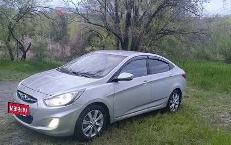 Hyundai Solaris II рестайлинг, 2012 год, 950 000 рублей, 2 фотография