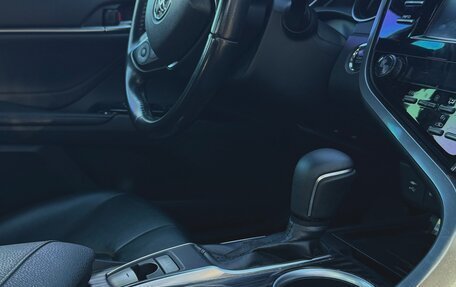 Toyota Camry, 2018 год, 2 850 000 рублей, 10 фотография