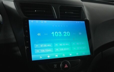 Hyundai Solaris II рестайлинг, 2015 год, 1 000 000 рублей, 12 фотография