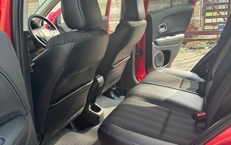 Honda Vezel, 2017 год, 1 360 000 рублей, 26 фотография
