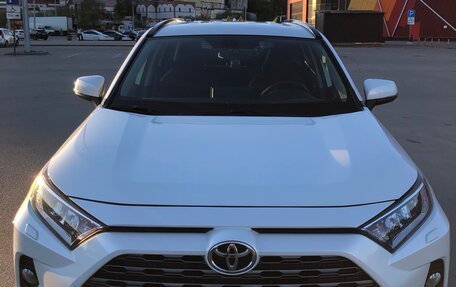 Toyota RAV4, 2020 год, 3 280 000 рублей, 4 фотография