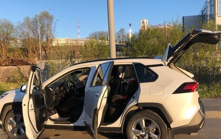 Toyota RAV4, 2020 год, 3 280 000 рублей, 11 фотография