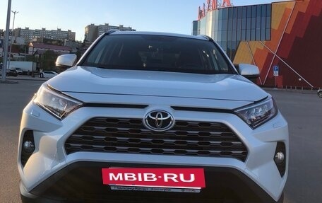 Toyota RAV4, 2020 год, 3 280 000 рублей, 2 фотография