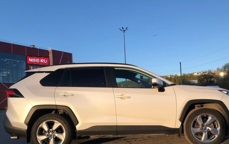 Toyota RAV4, 2020 год, 3 280 000 рублей, 8 фотография