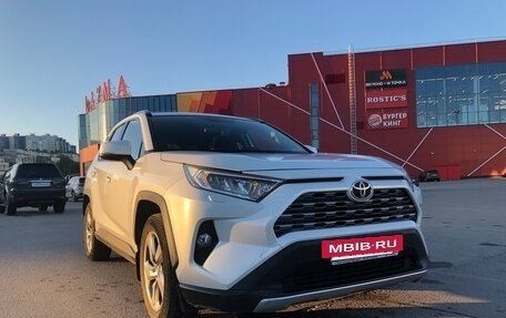 Toyota RAV4, 2020 год, 3 280 000 рублей, 6 фотография