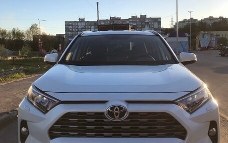 Toyota RAV4, 2020 год, 3 280 000 рублей, 3 фотография