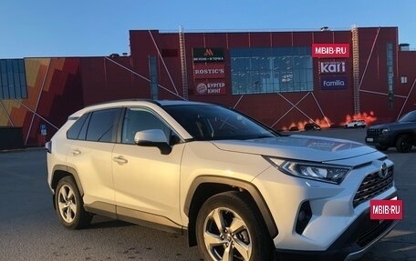 Toyota RAV4, 2020 год, 3 280 000 рублей, 5 фотография