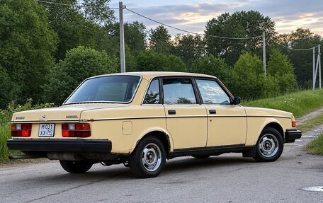 Volvo 240 Series, 1984 год, 245 000 рублей, 2 фотография