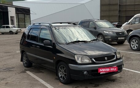 Toyota Raum I, 2000 год, 395 000 рублей, 2 фотография