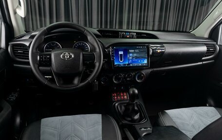 Toyota Hilux VIII, 2017 год, 3 584 000 рублей, 10 фотография