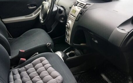 Toyota Yaris III рестайлинг, 2008 год, 518 000 рублей, 8 фотография