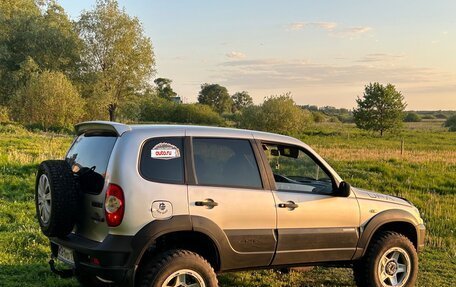 Chevrolet Niva I рестайлинг, 2009 год, 345 000 рублей, 2 фотография