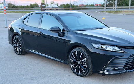 Toyota Camry, 2023 год, 3 900 000 рублей, 2 фотография