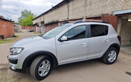 Renault Sandero II рестайлинг, 2015 год, 1 000 000 рублей, 1 фотография