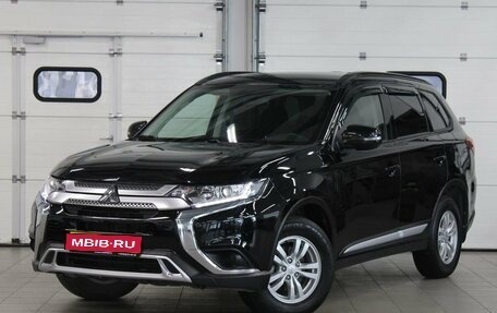 Mitsubishi Outlander III рестайлинг 3, 2021 год, 2 657 000 рублей, 1 фотография