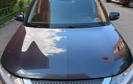 Mitsubishi Outlander III рестайлинг 3, 2020 год, 2 350 000 рублей, 11 фотография