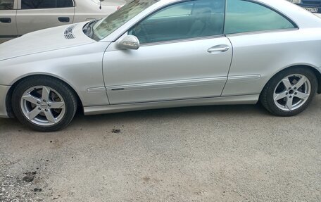 Mercedes-Benz CLK-Класс, 2002 год, 1 100 000 рублей, 1 фотография