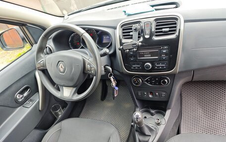 Renault Sandero II рестайлинг, 2015 год, 1 000 000 рублей, 10 фотография