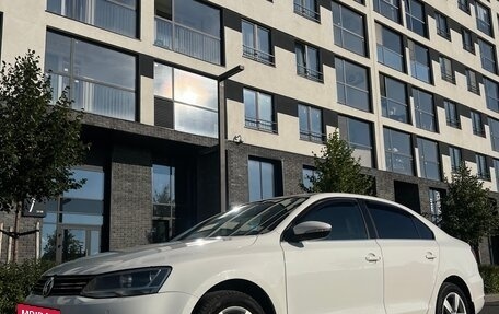 Volkswagen Jetta VI, 2012 год, 900 000 рублей, 2 фотография