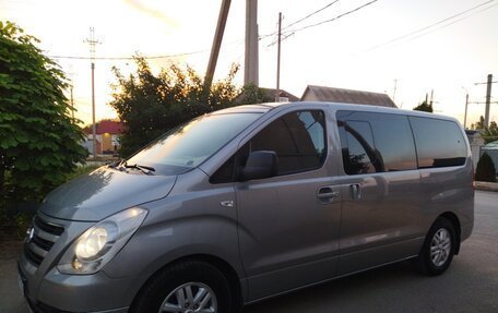 Hyundai H-1 II рестайлинг, 2015 год, 2 450 000 рублей, 2 фотография