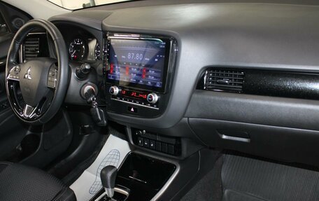 Mitsubishi Outlander III рестайлинг 3, 2021 год, 2 657 000 рублей, 12 фотография