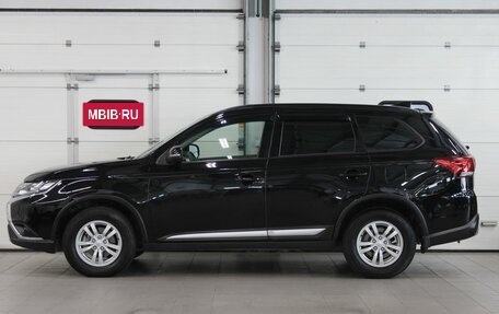 Mitsubishi Outlander III рестайлинг 3, 2021 год, 2 657 000 рублей, 8 фотография