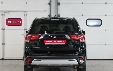 Mitsubishi Outlander III рестайлинг 3, 2021 год, 2 657 000 рублей, 6 фотография
