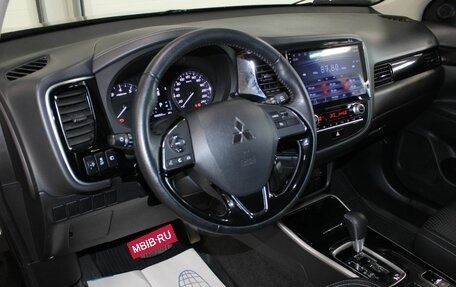 Mitsubishi Outlander III рестайлинг 3, 2021 год, 2 657 000 рублей, 11 фотография