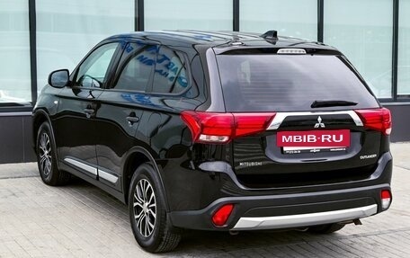 Mitsubishi Outlander III рестайлинг 3, 2018 год, 1 925 000 рублей, 3 фотография