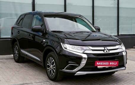 Mitsubishi Outlander III рестайлинг 3, 2018 год, 1 925 000 рублей, 7 фотография