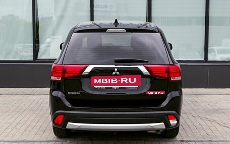 Mitsubishi Outlander III рестайлинг 3, 2018 год, 1 925 000 рублей, 4 фотография