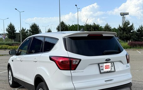 Ford Escape III, 2018 год, 800 000 рублей, 3 фотография