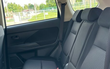 Mitsubishi Outlander III рестайлинг 3, 2013 год, 1 700 000 рублей, 11 фотография