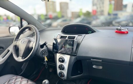 Toyota Yaris III рестайлинг, 2010 год, 549 000 рублей, 12 фотография