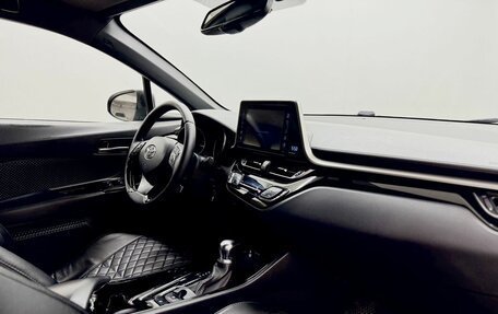 Toyota C-HR I рестайлинг, 2019 год, 2 380 000 рублей, 12 фотография