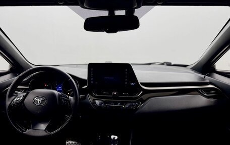 Toyota C-HR I рестайлинг, 2019 год, 2 380 000 рублей, 18 фотография