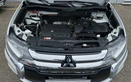 Mitsubishi Outlander III рестайлинг 3, 2015 год, 2 100 000 рублей, 14 фотография
