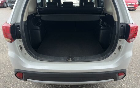Mitsubishi Outlander III рестайлинг 3, 2015 год, 2 100 000 рублей, 13 фотография