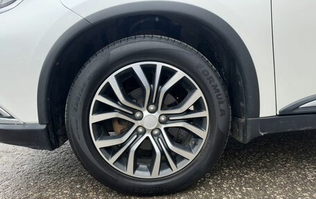 Mitsubishi Outlander III рестайлинг 3, 2015 год, 2 100 000 рублей, 15 фотография