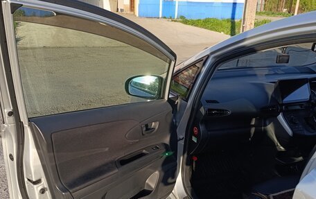 Toyota Wish II, 2014 год, 1 300 000 рублей, 29 фотография