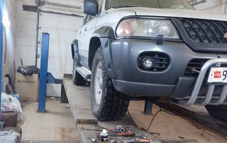 Mitsubishi Pajero Sport II рестайлинг, 2002 год, 550 000 рублей, 2 фотография