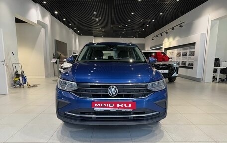 Volkswagen Tiguan II, 2021 год, 2 500 000 рублей, 2 фотография