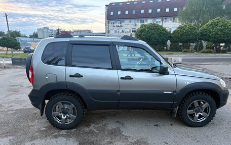 Chevrolet Niva I рестайлинг, 2018 год, 700 000 рублей, 2 фотография
