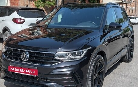 Volkswagen Tiguan II, 2021 год, 3 750 000 рублей, 2 фотография