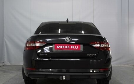 Skoda Superb III рестайлинг, 2017 год, 1 980 000 рублей, 4 фотография