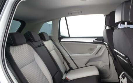 Volkswagen Tiguan II, 2017 год, 2 100 000 рублей, 6 фотография