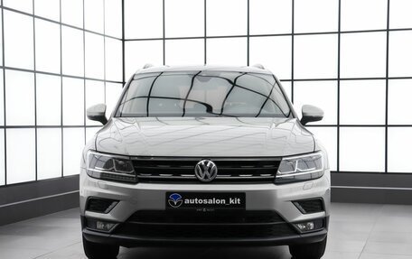 Volkswagen Tiguan II, 2020 год, 2 850 000 рублей, 2 фотография