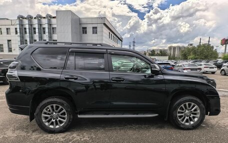 Toyota Land Cruiser Prado 150 рестайлинг 2, 2017 год, 4 249 000 рублей, 8 фотография