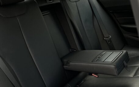 BMW 3 серия, 2018 год, 1 540 000 рублей, 11 фотография
